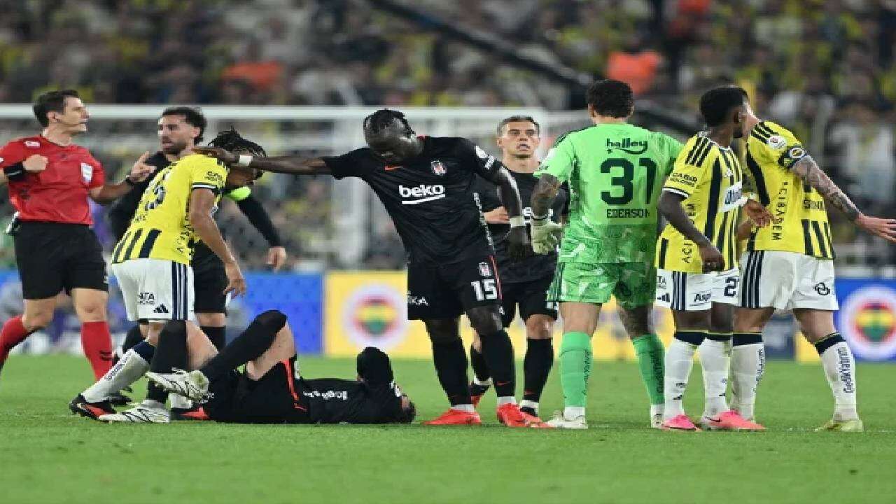 Kadıköy'de üst üste ikinci şok: Aziz Yıldırım düğmeye bastı, statta kritik zirve! İsmail Kartal'ın üstü çiziliyor 3